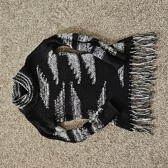 Venus Fringe Sweater - Picture 2 of 8